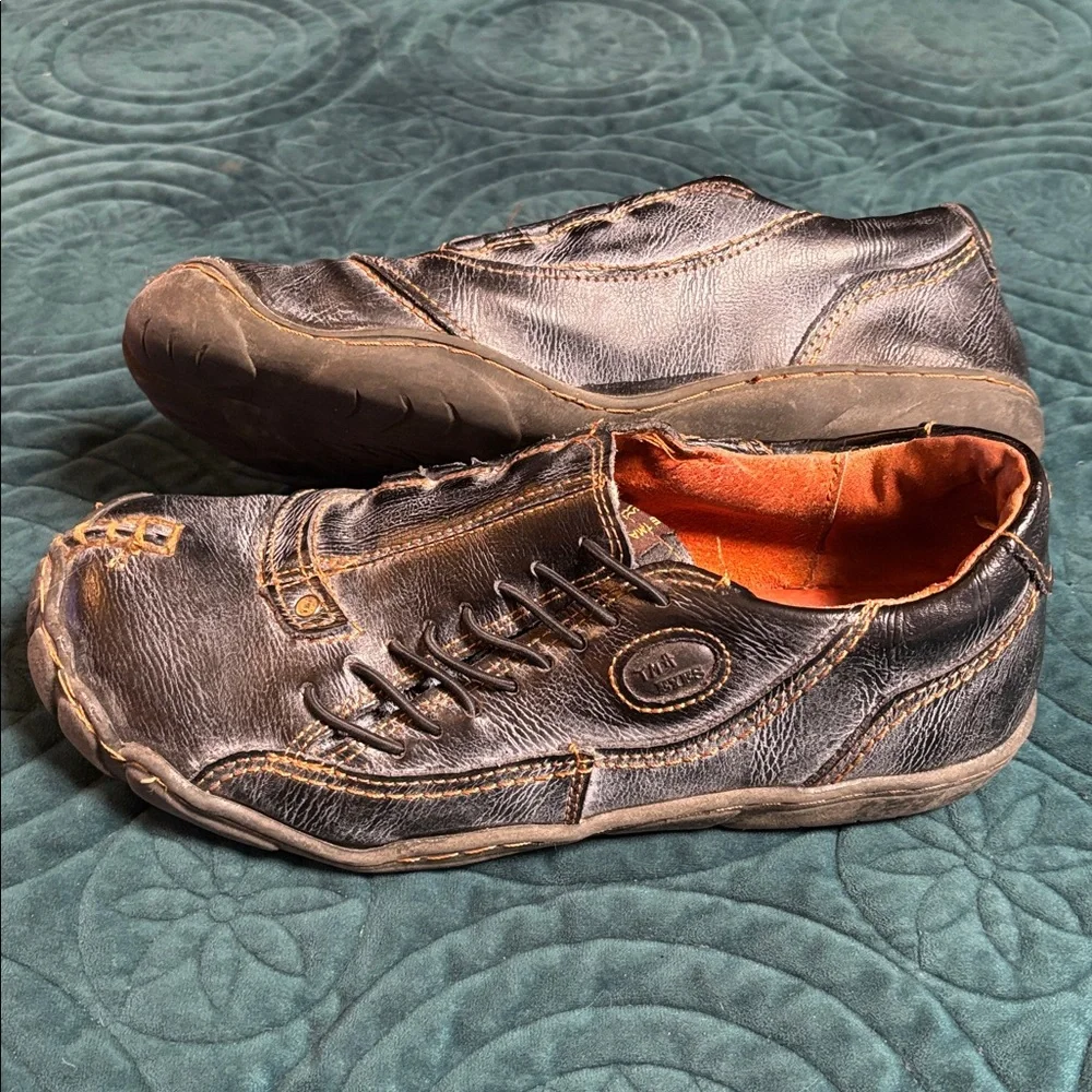 Black and Orange Casual Shoes - Picture 2 of 11